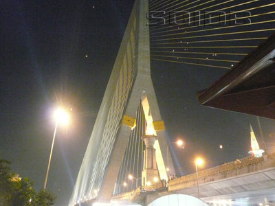 A photo of Rama 8 Bridge