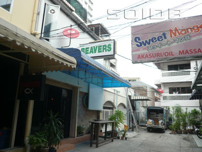 Beavers Bangkok Bar Pub SoiDB Thailand   093100238 01 