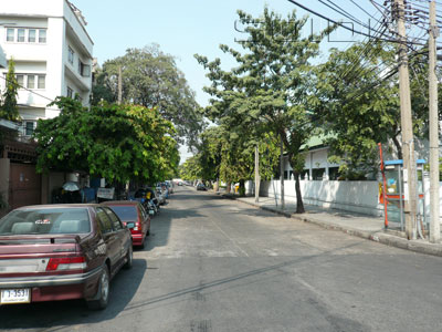 A photo of Parinayok Road