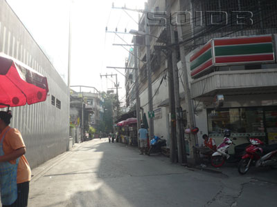 A photo of Sukhumvit Soi 48 (Soi Piya Watchara)