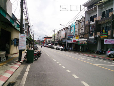 A photo of Luangpohw Road